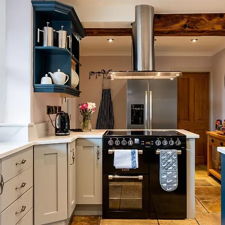 Harelands * Aldbrough St John