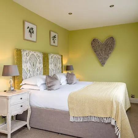 Harelands * Aldbrough St John