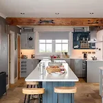 Holiday home Harelands